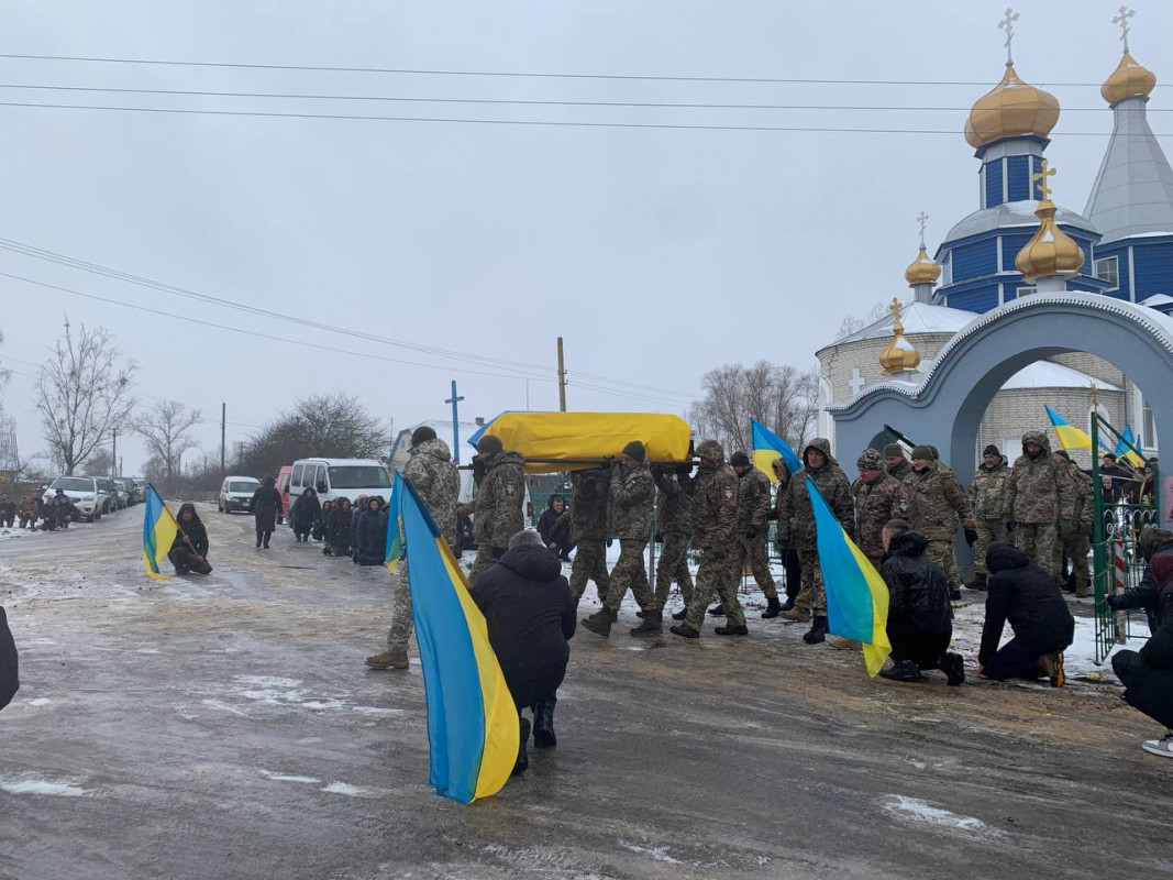 З травня вважався безвісти зниклим: на Волині поховали Героя Василя Саливончика. Фото