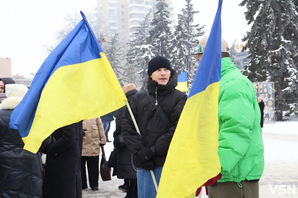 Лучани об’єдналися в «Ланцюг Єднання» до Дня Соборності України. Фоторепортаж