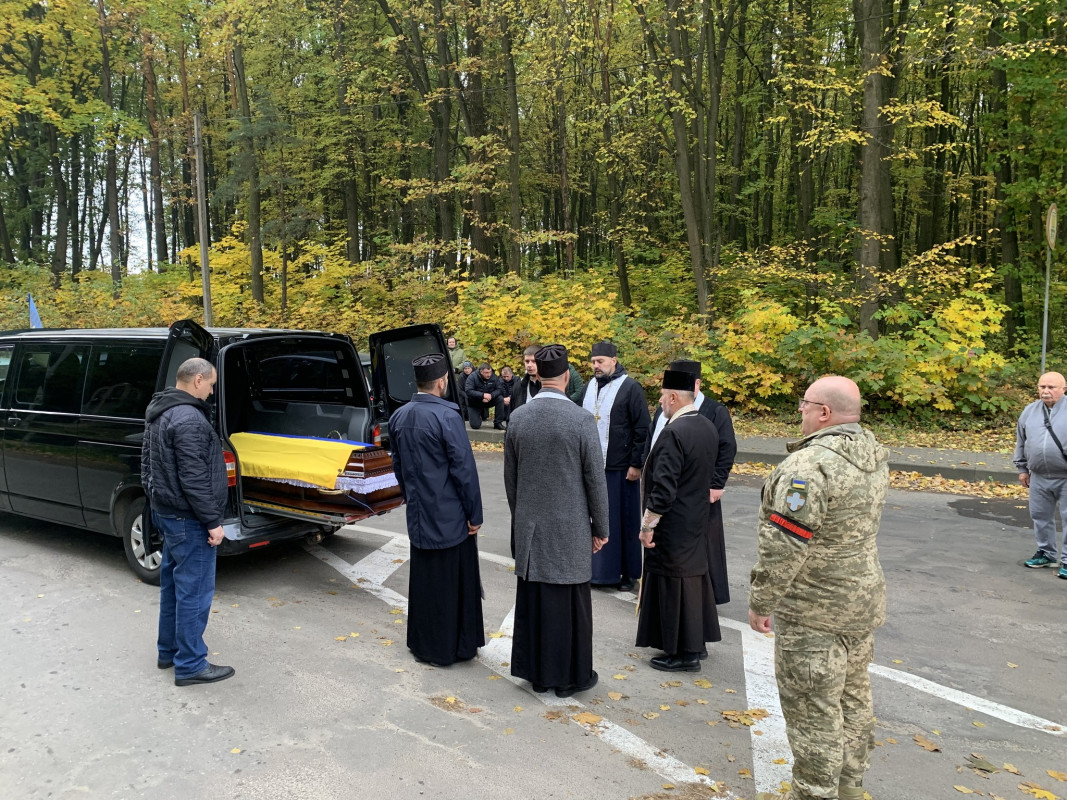 Загинув ще у серпні, а прощалися лише нині: на Волині в останню путь провели Героя Леоніда Бриндзія