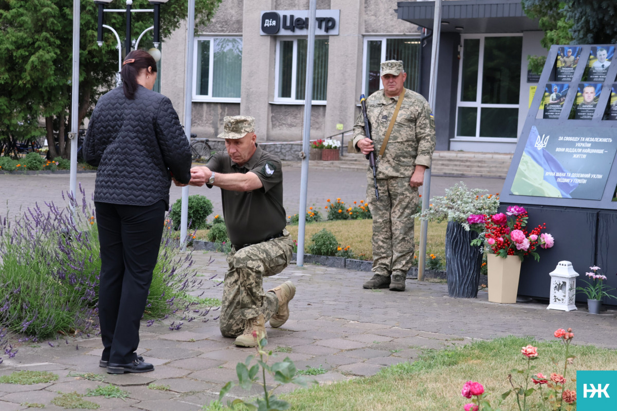 У громаді на Волині рідним полеглим Героїв вручили їхні посмертні нагороди