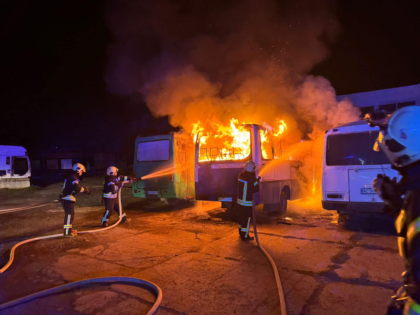 У Луцьку вночі вщент згорів рейсовий автобус