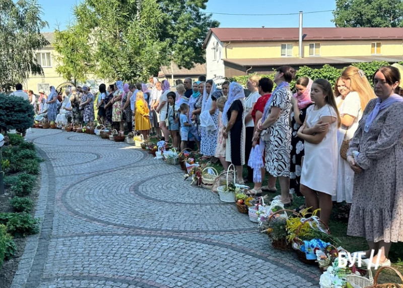З кошиками до храму: як на Волині відзначають Яблучний Спас