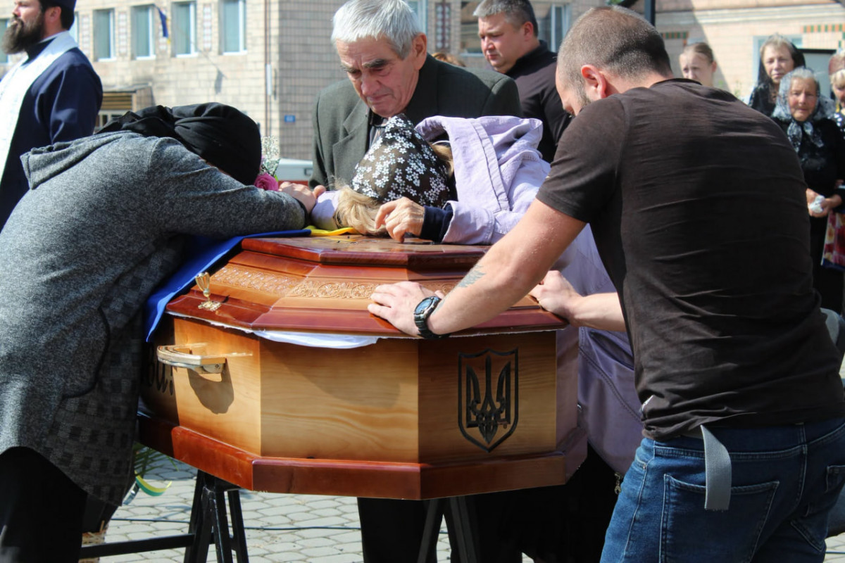 Серце воїна зупинилося після років боротьби: громада на Волині зустріла на щиті Олега Орлюка