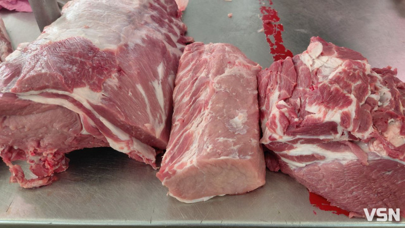 Скільки коштує м'ясо та сало на ринку у Луцьку