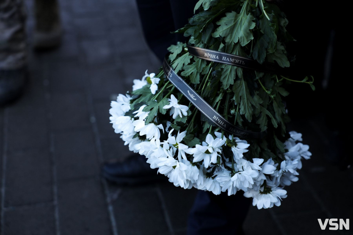 Пішов у бій, як справжній командир: прощання з Героєм у Луцьку. Фото