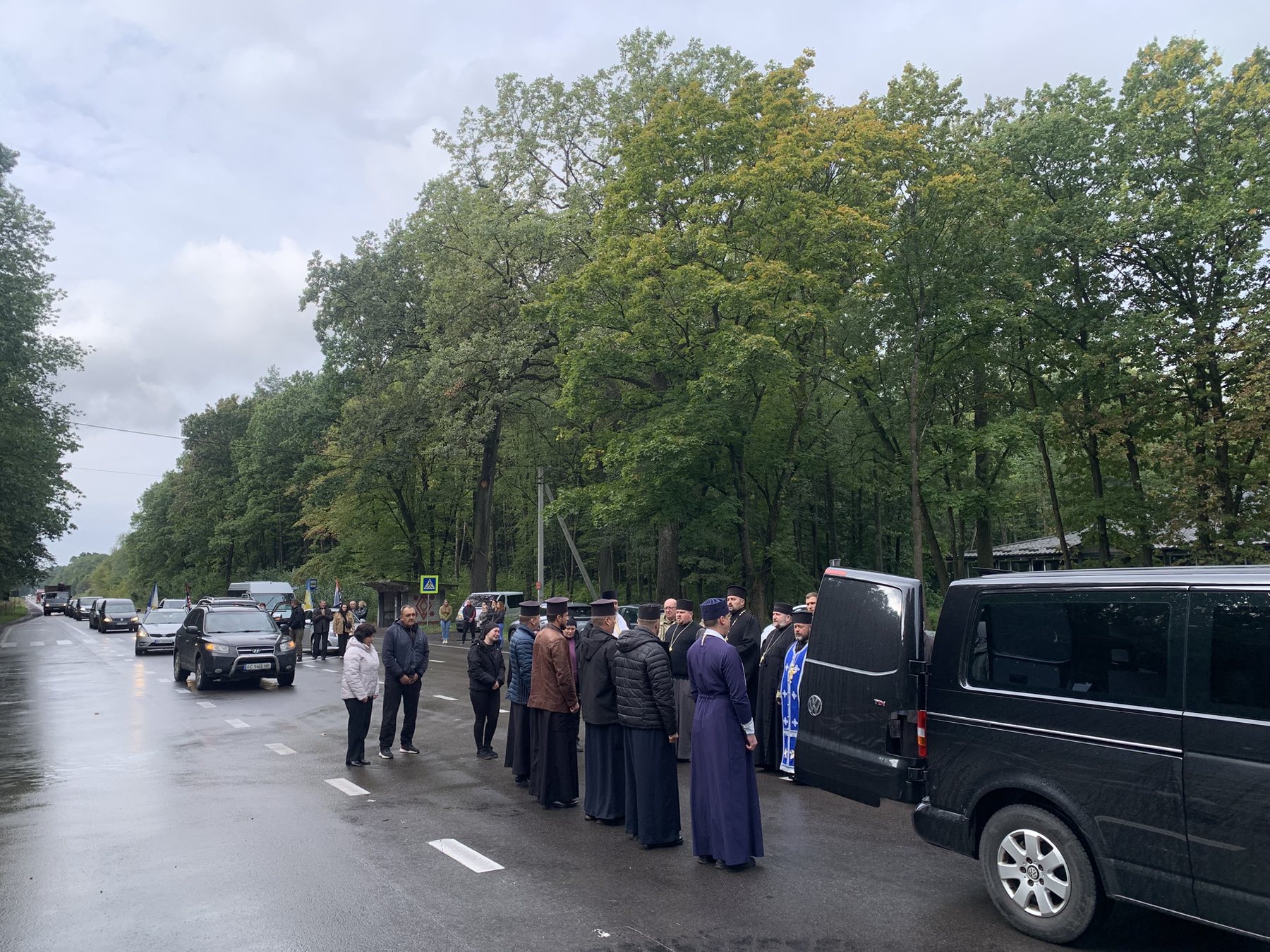 Понад рік вважався зниклим безвісти: на Волині в останню путь провели Героя Леоніда Ткача