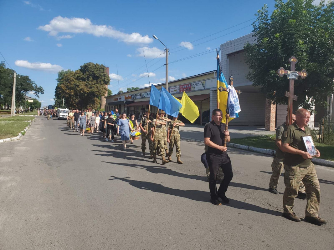 Трагічний день у громаді: на Волині попрощалися одразу із трьома Героями