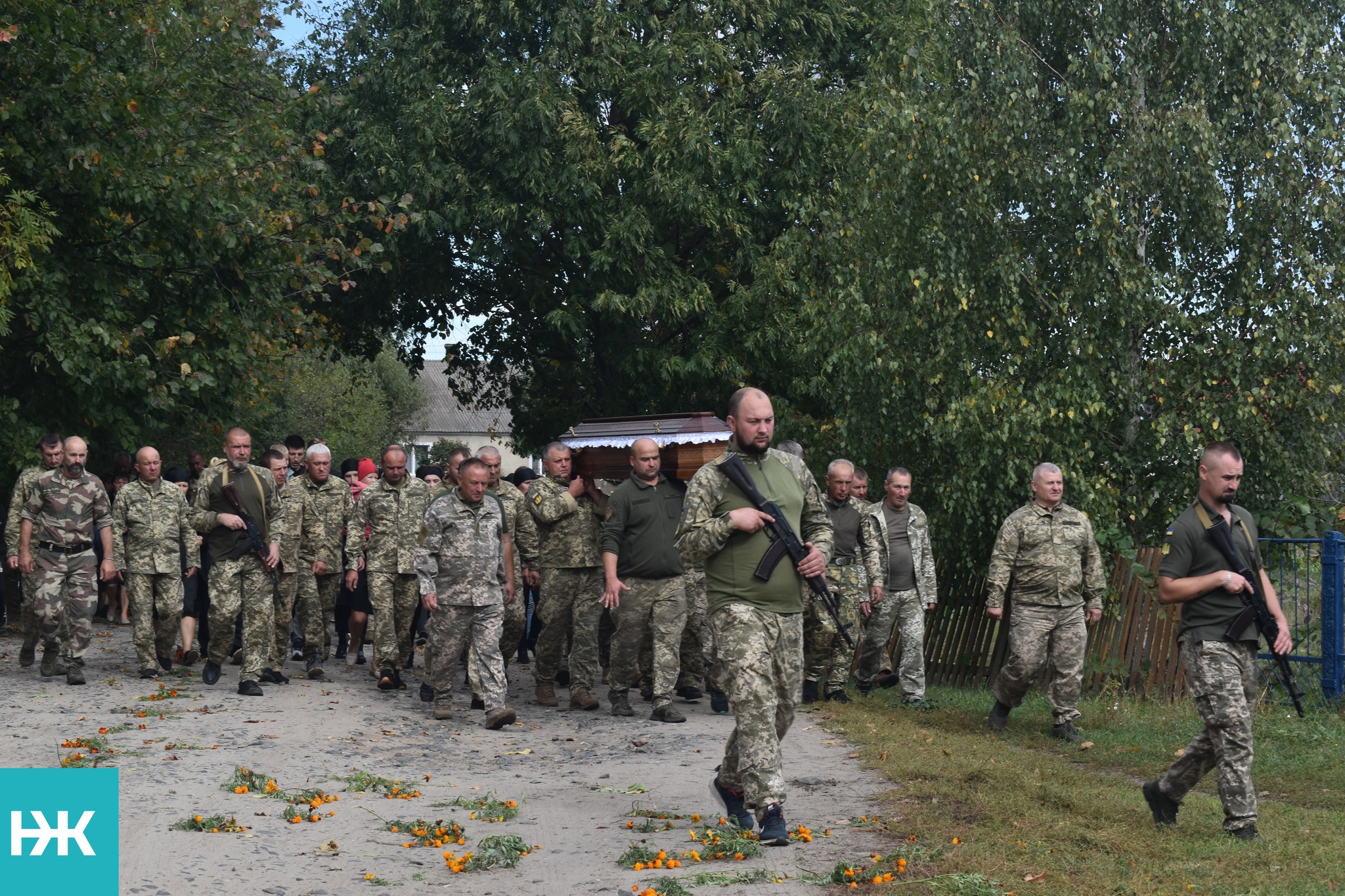 Маленька донечка втратила батька: на Волині провели в останню путь Героя Володимира Дарчича