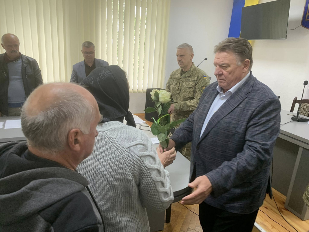 Віддали свої життя за Україну: на Волині рідним полеглих воїнів вручили державні нагороди