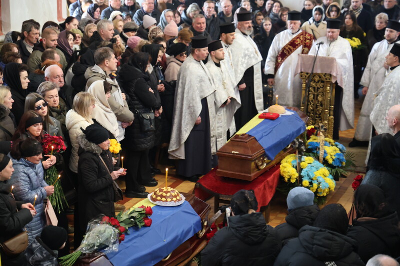 У Луцьку попрощалися з Героями Євгенієм Філясом та Тарасом Медведчуком