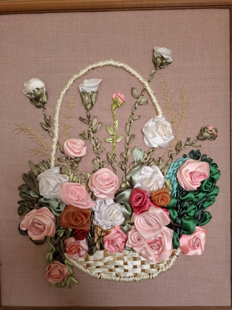 Пів століття присвятила медицині, а все життя — творчості: історія волинської вишивальниці