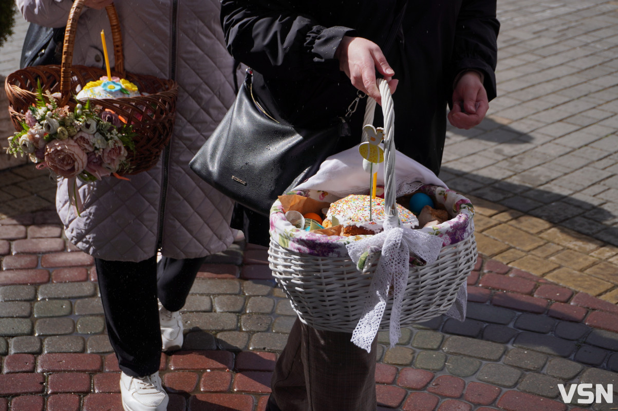 Як у Луцьку освячують Великодні кошики? Фоторепортаж