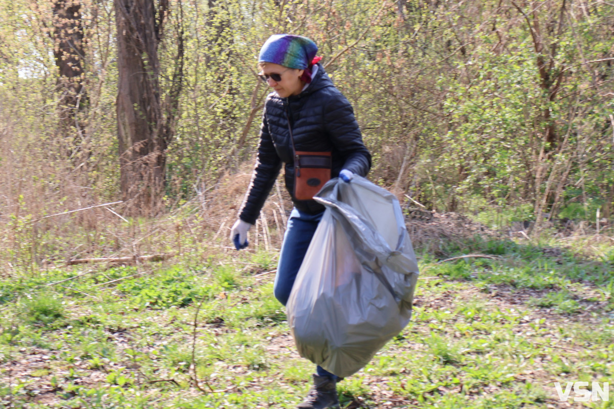 У Луцьку стартувала загальноміська толока: прибирають парки та заповідні зони