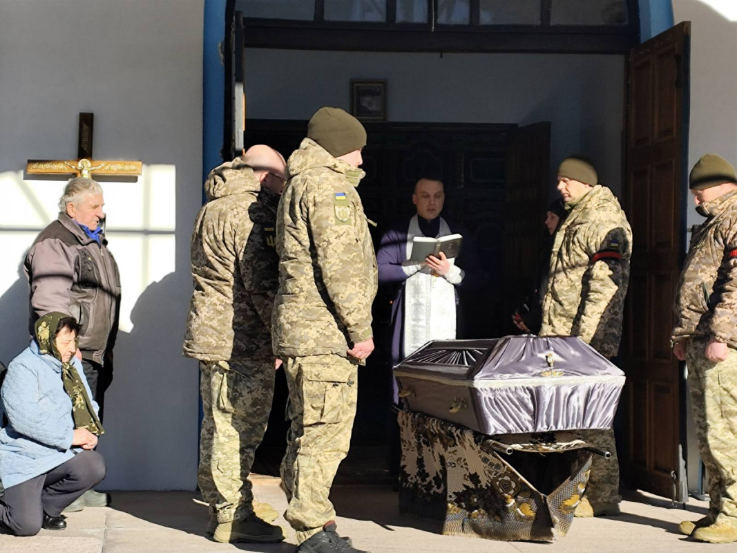 На Волині поховали військовослужбовця десантно-штурмових військ Максима Постєвку
