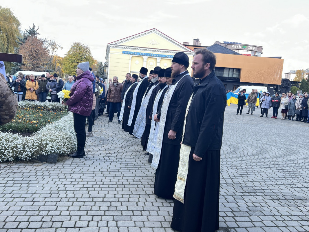 Понад рік вважався зниклим безвісти: на Волині попрощались з Героєм Романом Яковлевим