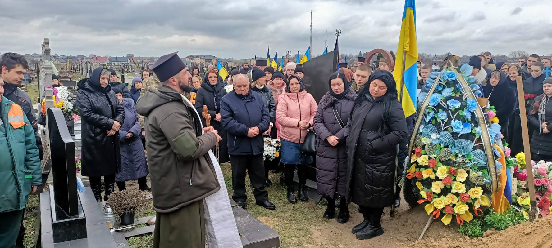 Понад пів року рідні надіялися, що живий: біля Луцька останню шану віддали Герою-розвіднику Роману Мигдалю