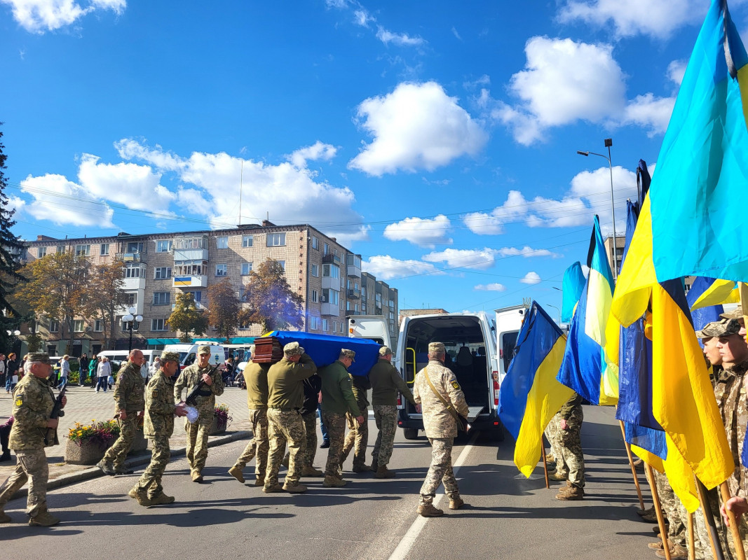 Не дочекався народження дитини: на Волині попрощались з Героєм Леонідом Семенюком