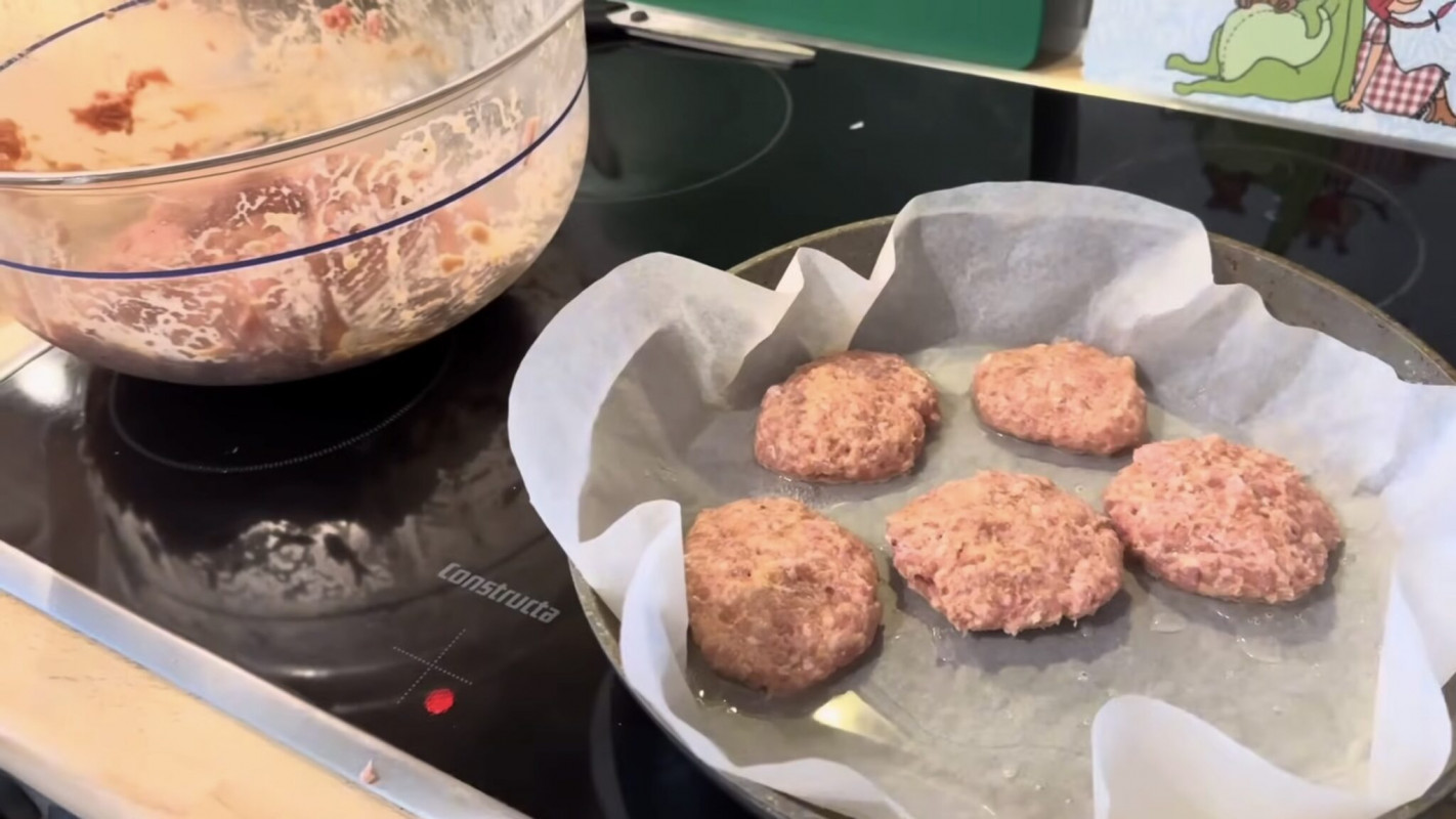 Чим замінити хліб у котлетах, щоб вони були соковитими і корисними