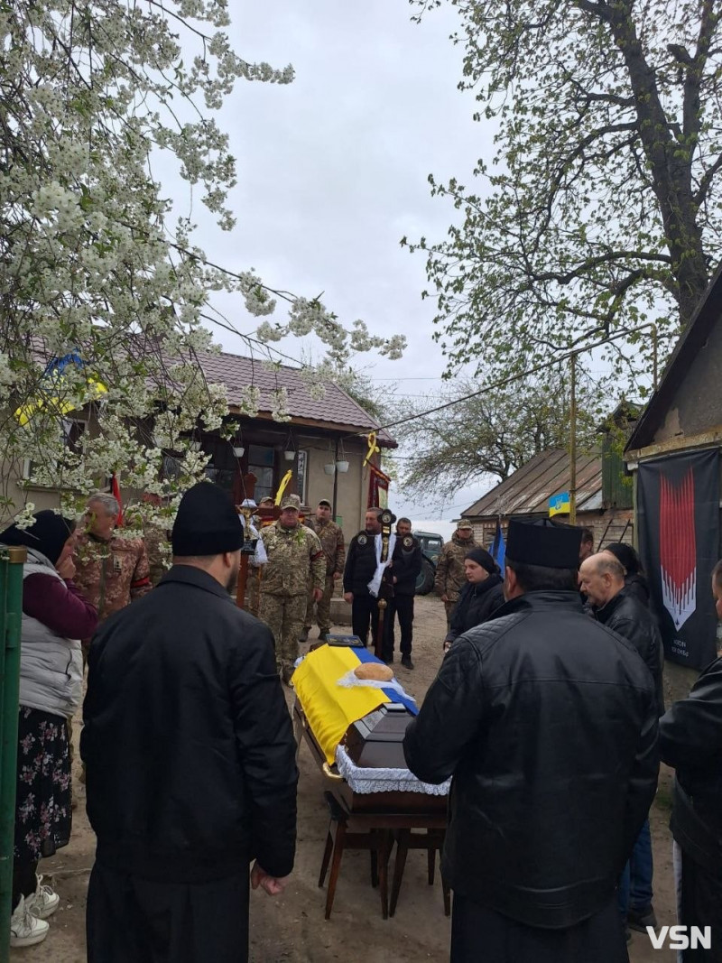 Навіки 29: біля Луцька попрощалися з Героєм Анатолієм Мельничуком