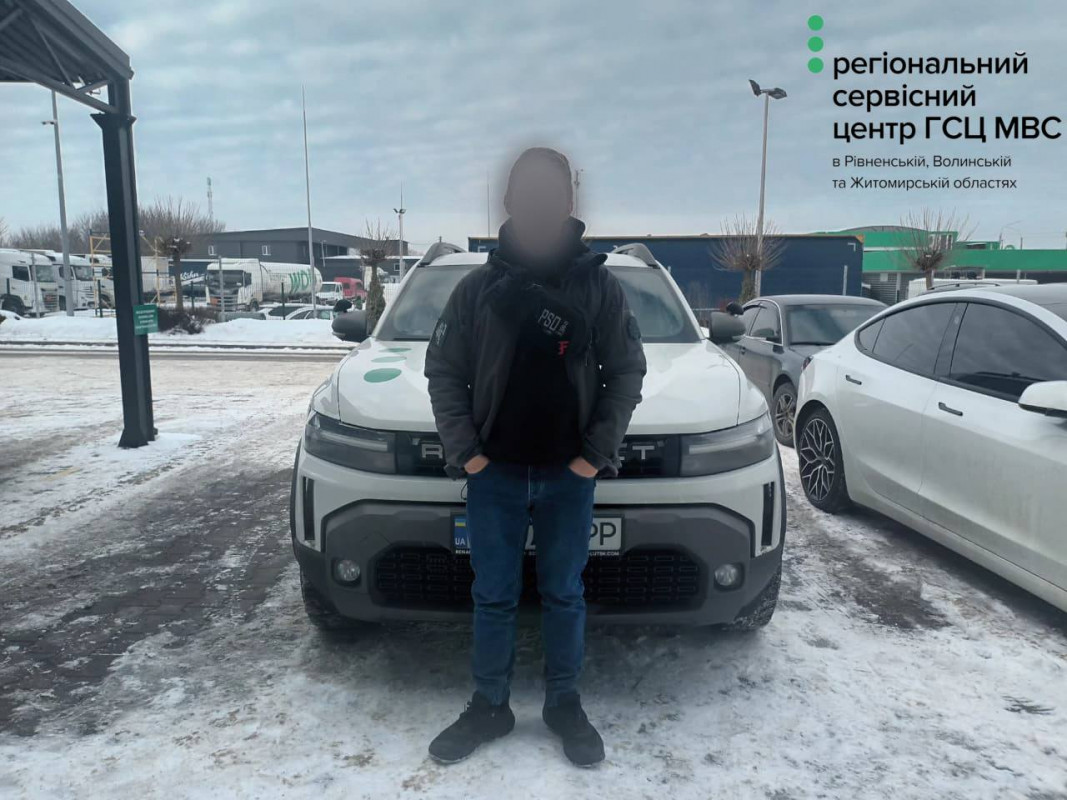 На Волині звільнений з полону захисник отримав водійське посвідчення