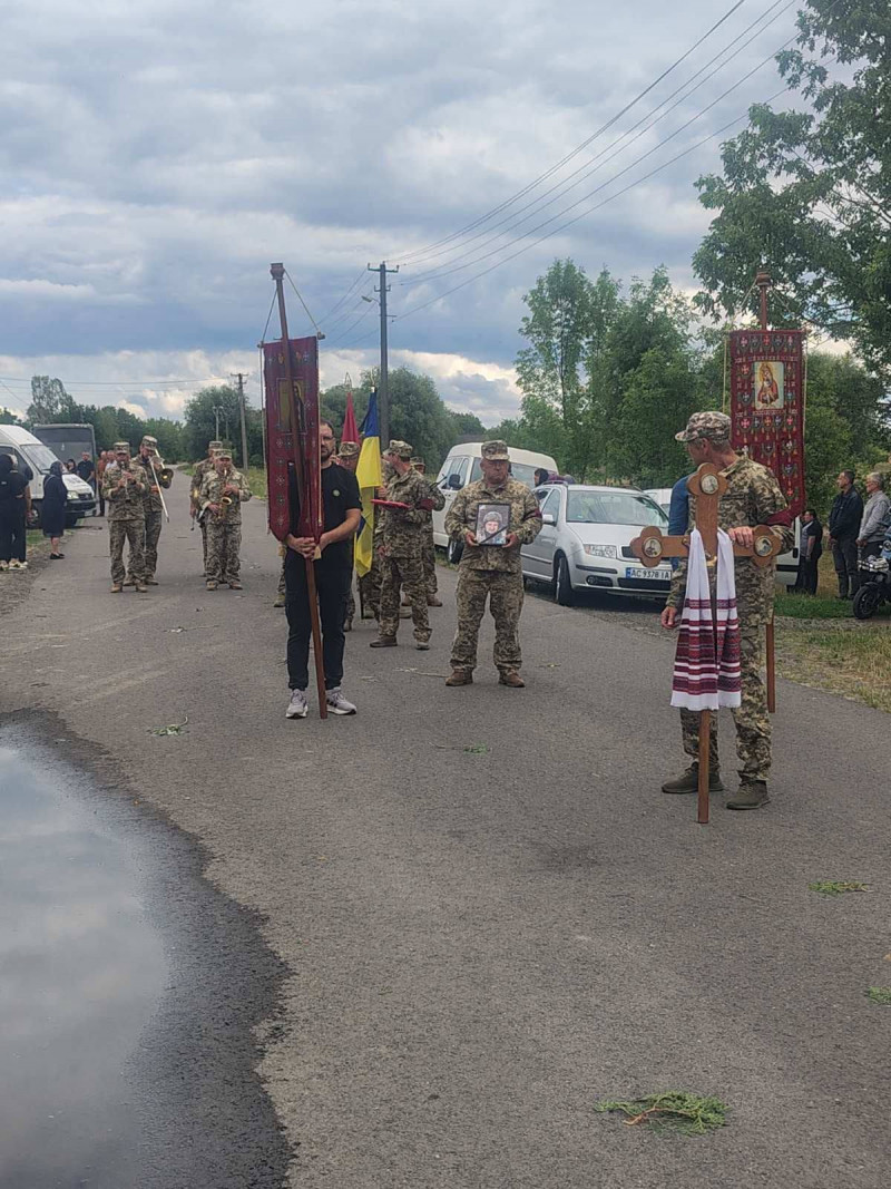 Поліг у бою на Харківщині: на Волині попрощалися з Героєм Олександром Ракоєдовим