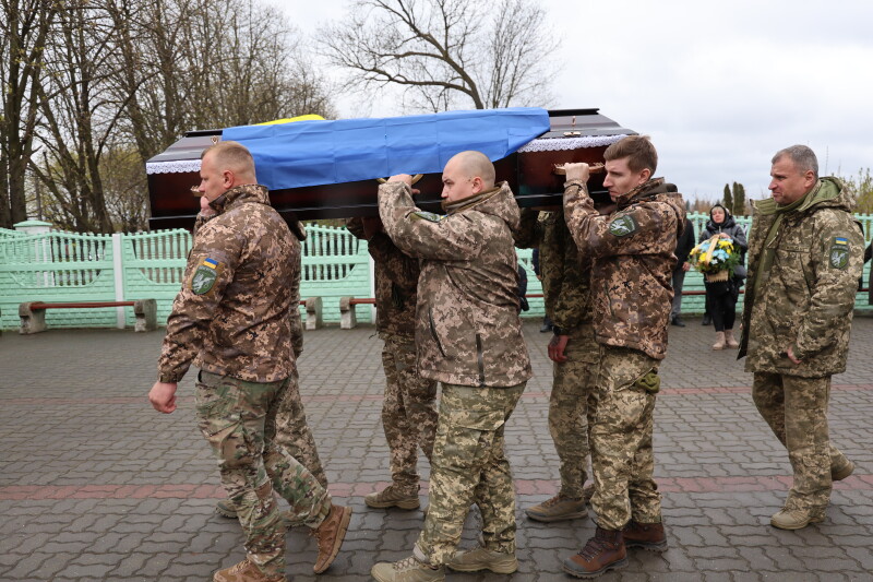 Загинув на Сумщині: у Луцьку попрощалися з Героєм Сергієм Макаруком