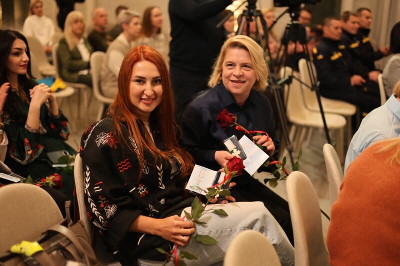 «Герої без зброї»: у Луцьку вручили почесні відзнаки людям, які щодня рятують і допомагають