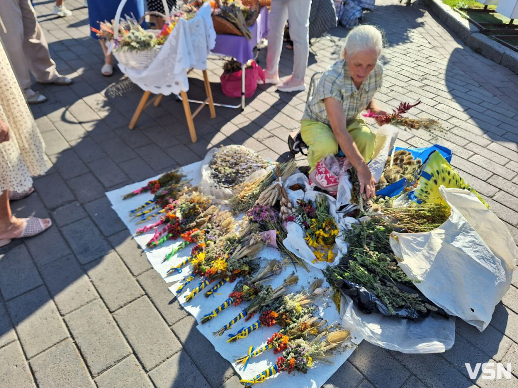 Що святять на Маковія у Луцьку. Фоторепортаж