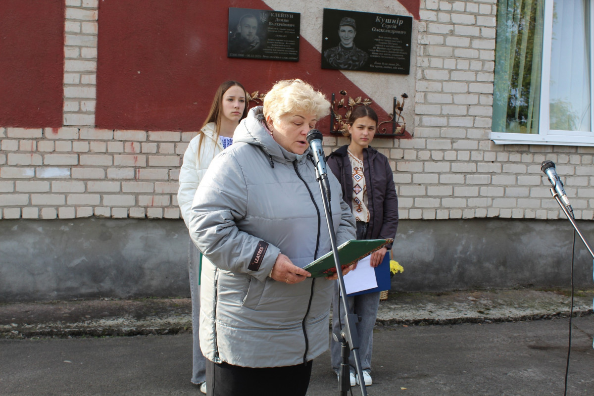 Біль втрати не вщухає: на Волині відкрили меморіальну дошку в пам’ять Героя Демяна Клейзуна