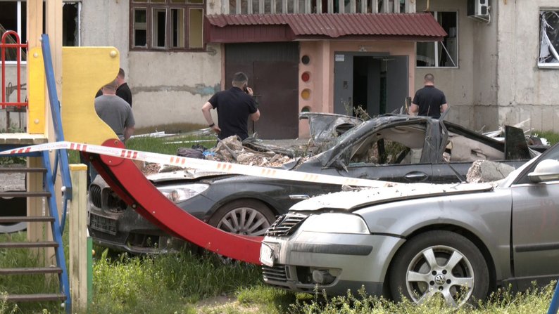 «Мама, я хочу жити»: мешканці зруйнованої багатоповерхівки в Луцьку повертаються по речі після ракетного удару