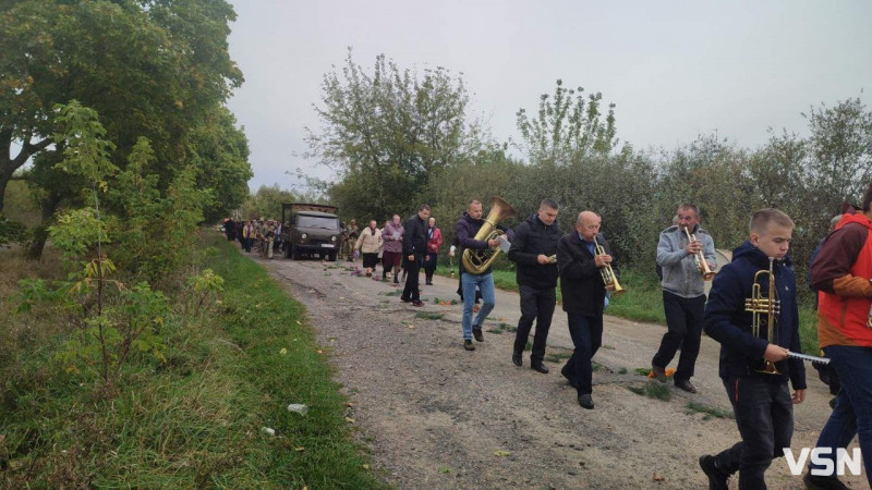 Не встиг одружитися й відчути радості батьківства: на Волині попрощалися з Героєм Олександром Коцурою