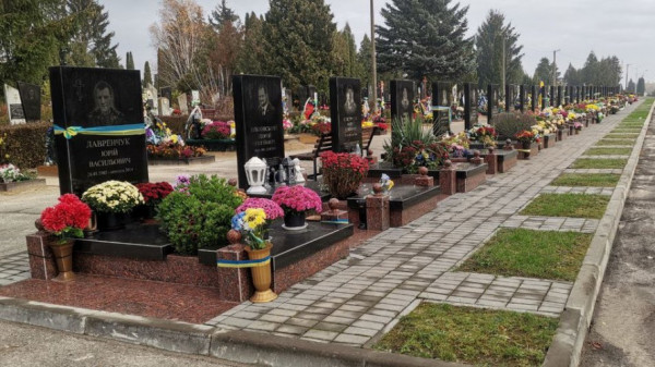 Зараз там орієнтовно 50 тисяч могил: за понад мільйон гривень розширили міське кладовище Луцька
