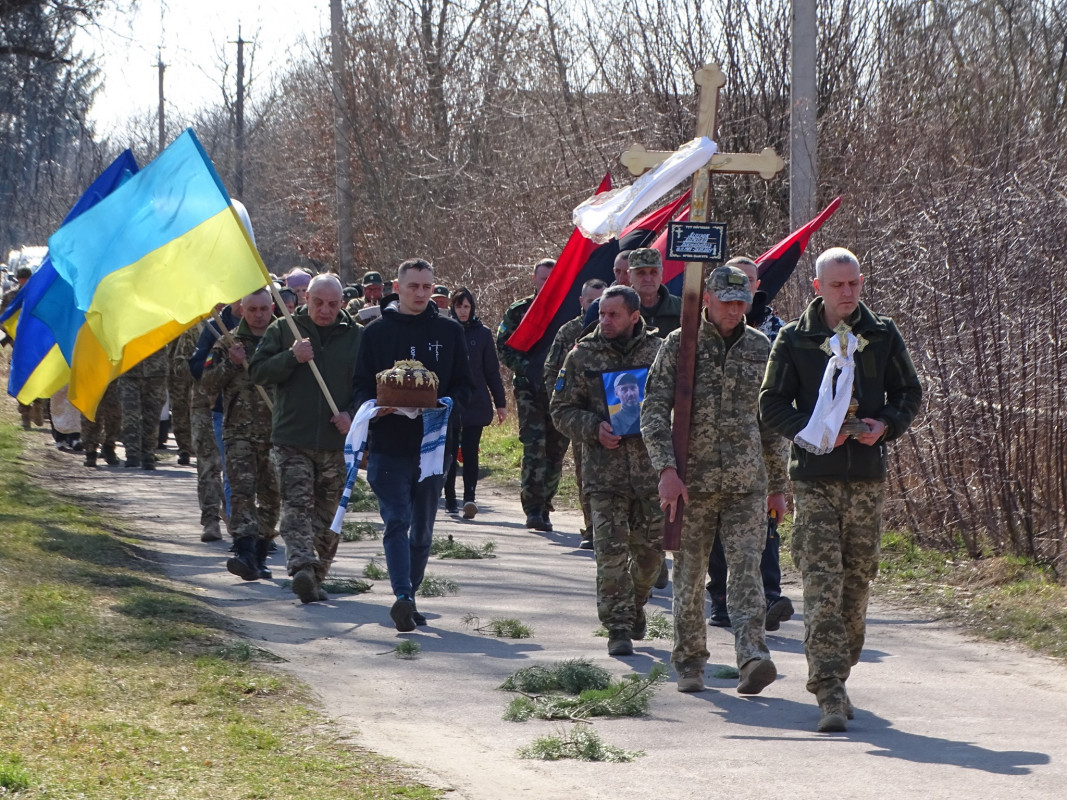 Майже вісім місяців вважався зниклим безвісти: на Волині попрощалися з Героєм Миколою Луцюком