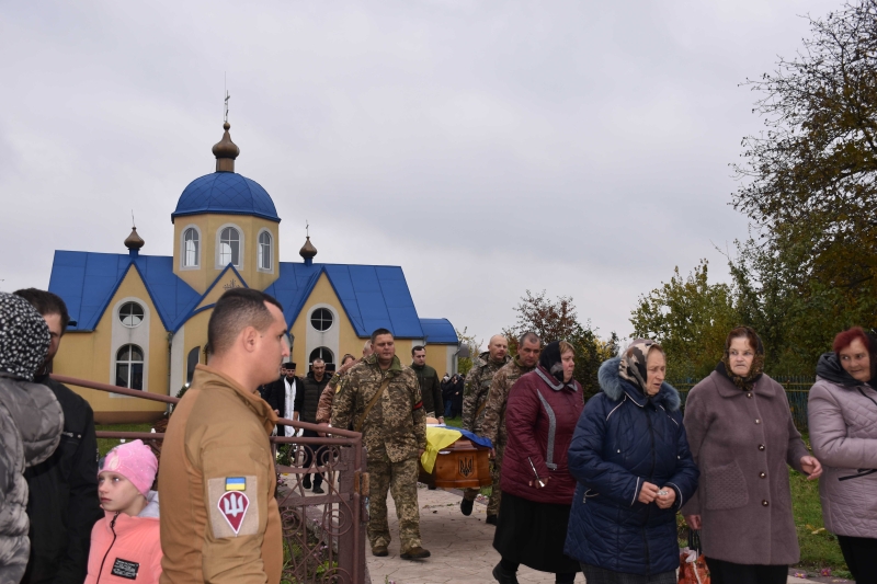 Понад пів року вважався безвісти зниклим: на Волині попрощалися із Героєм Богданом Мережею