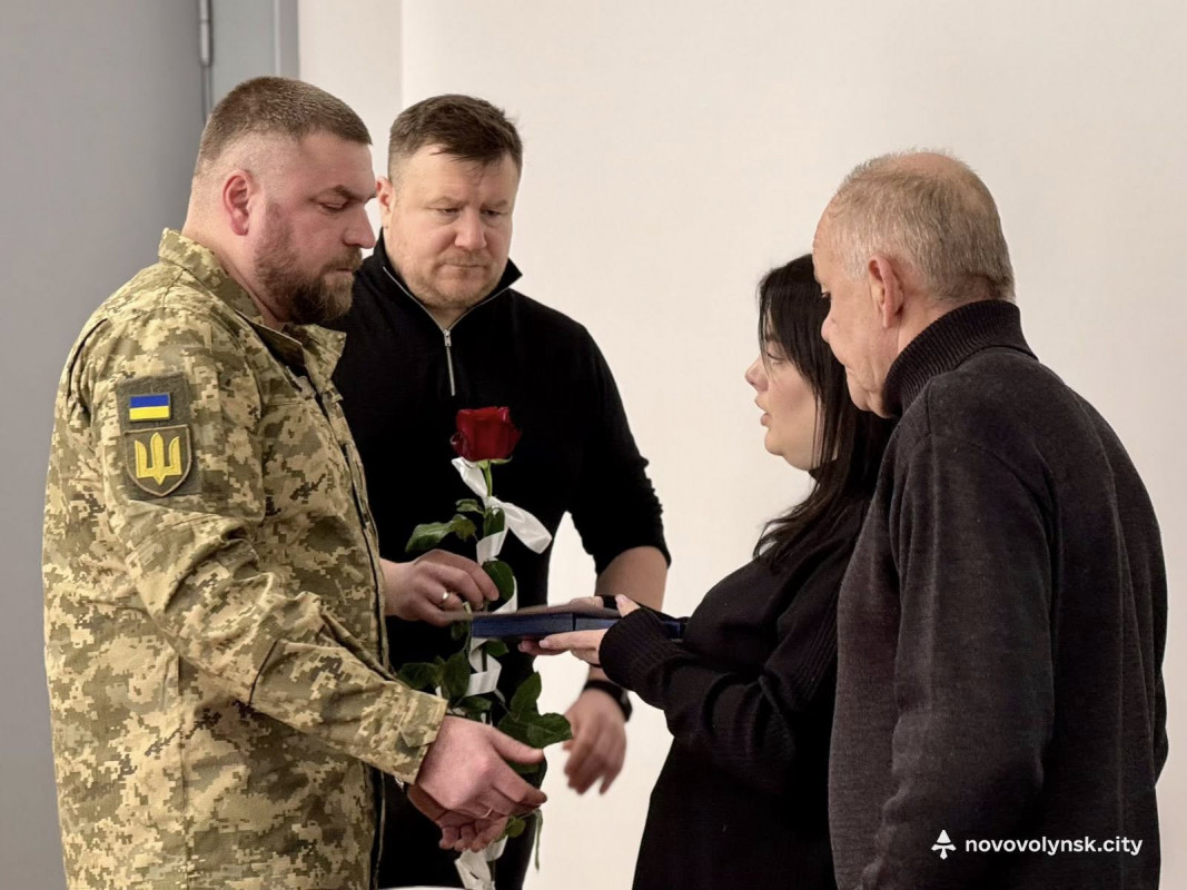 Захисників із Нововолинська нагородили посмертно орденом і нагрудним знаком