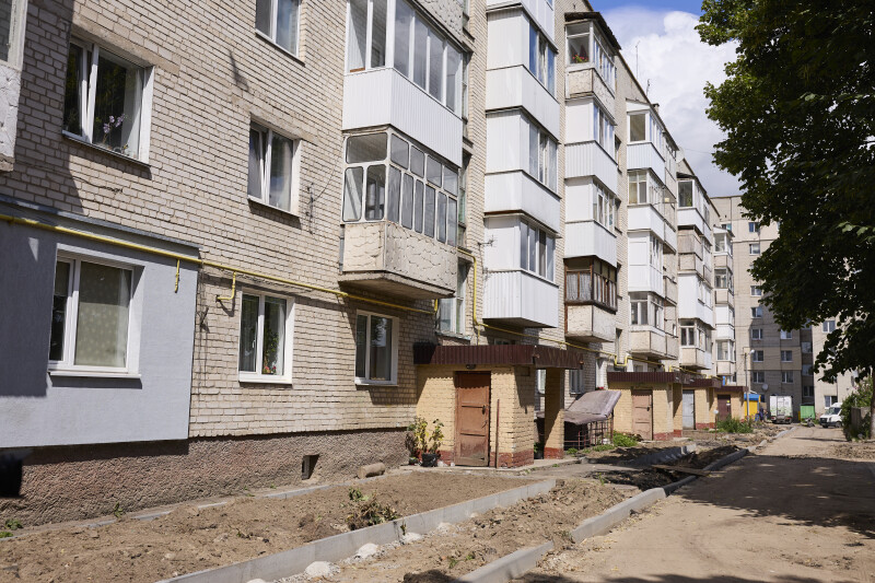 У Луцьку ремонтують двори й тротуари: де роботи вже на фініші