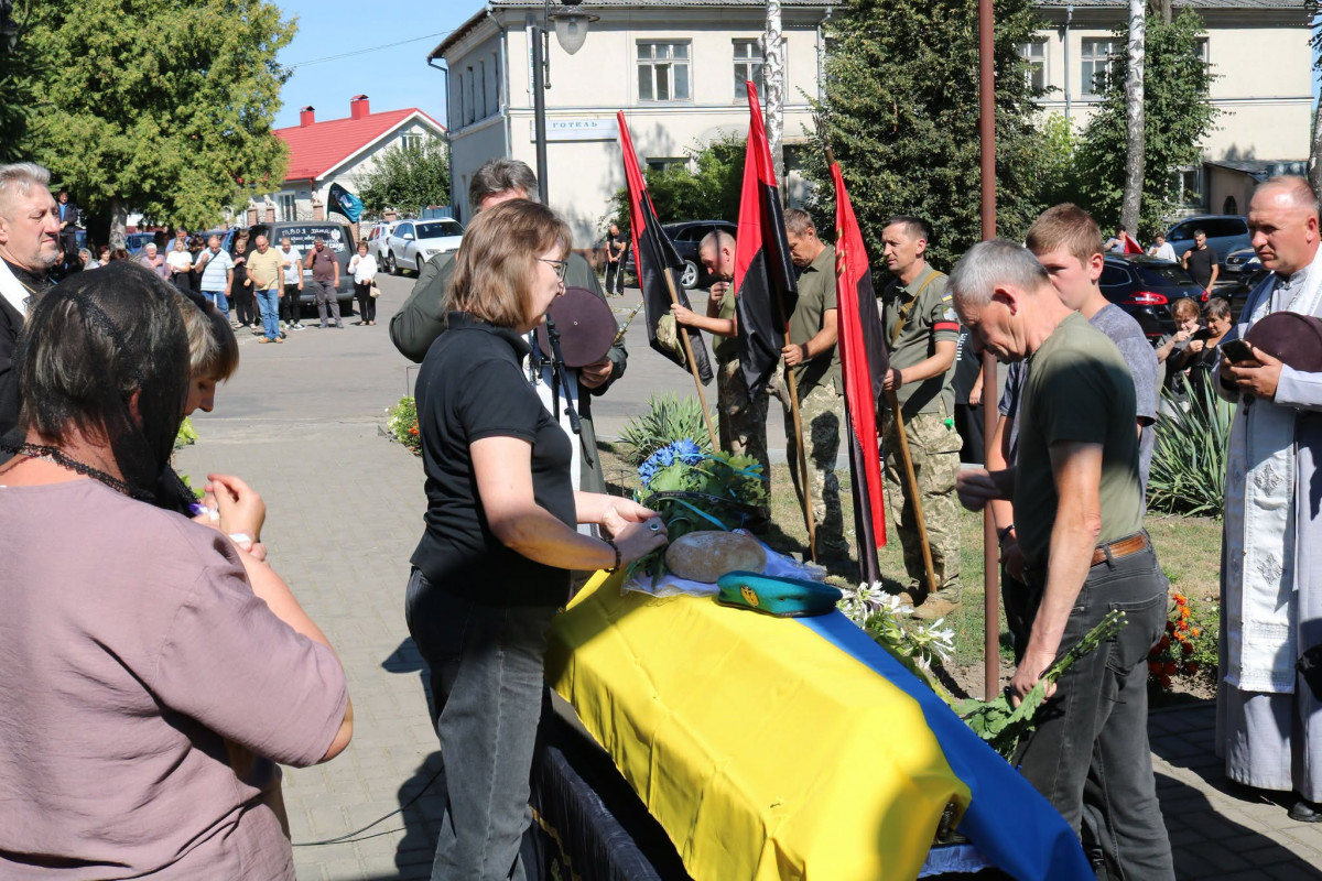 Загинув на Донеччині ще у 2025 році: на Волині провели в останню дорогу захисника Віталія Новосада