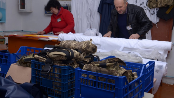 «Шпильки з Борочич»: волинські вчителі шиють військову амуніцію