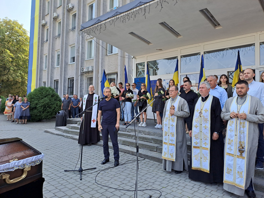 За день до загибелі отримав відзнаку від командира: на Волині попрощались із Героєм Володимиром Гузем