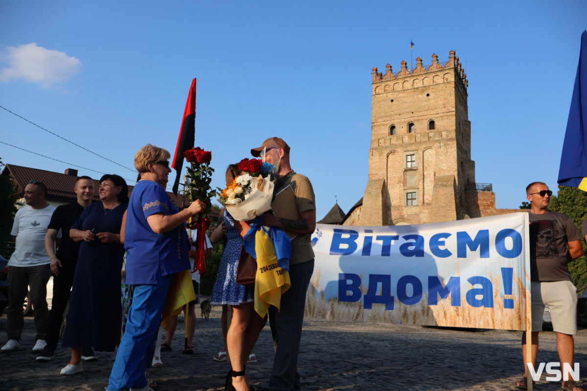 «Я взагалі не очікував, що повернуся»: у Луцьку зустріли звільненого з російського полону захисника Олександра Пришка