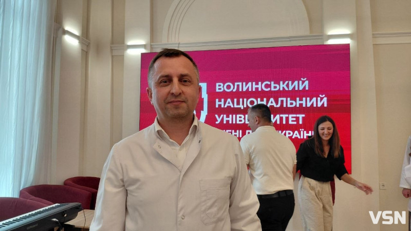 У Луцьку відбулася посвята першокурсників медфакультету: 220 студентів одягнули білі халати