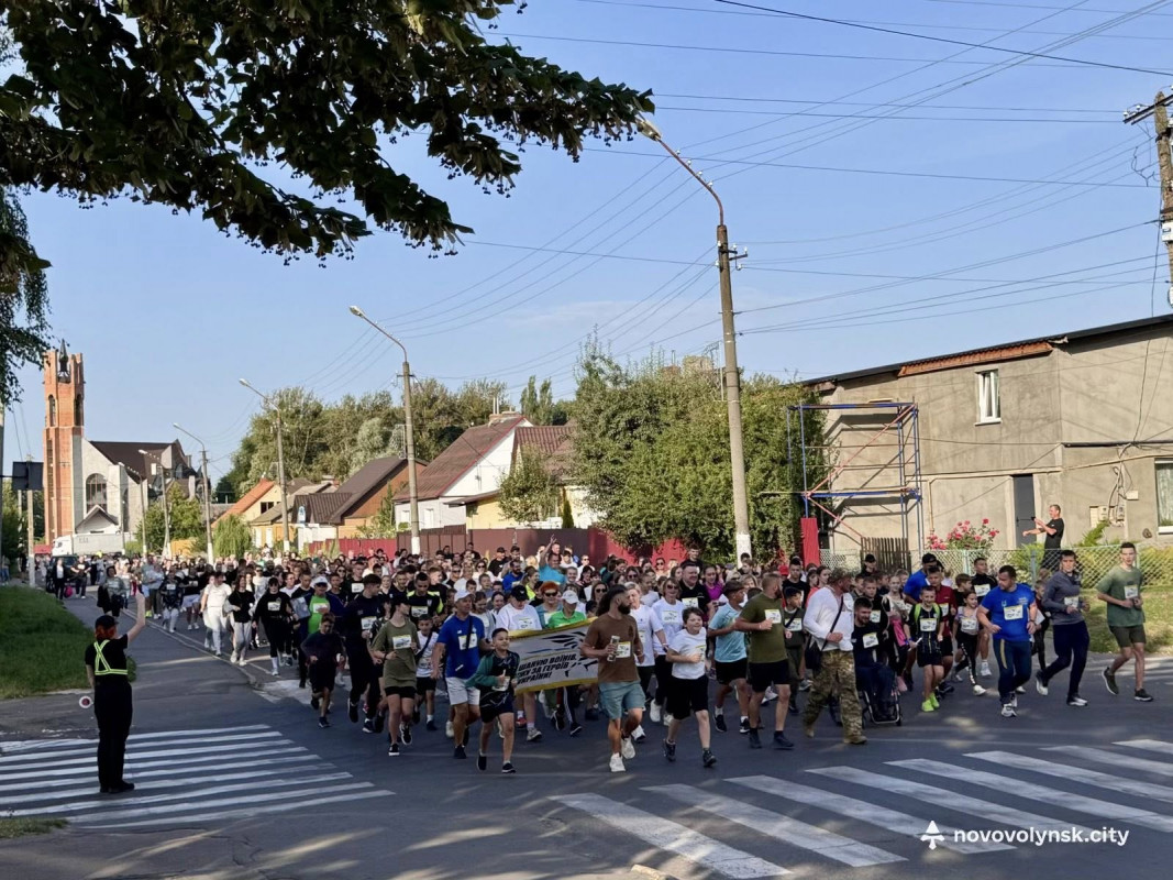 «Шаную воїнів, біжу за героїв України»: у місті на Волині на благодійному заході зібрали гроші для ЗСУ