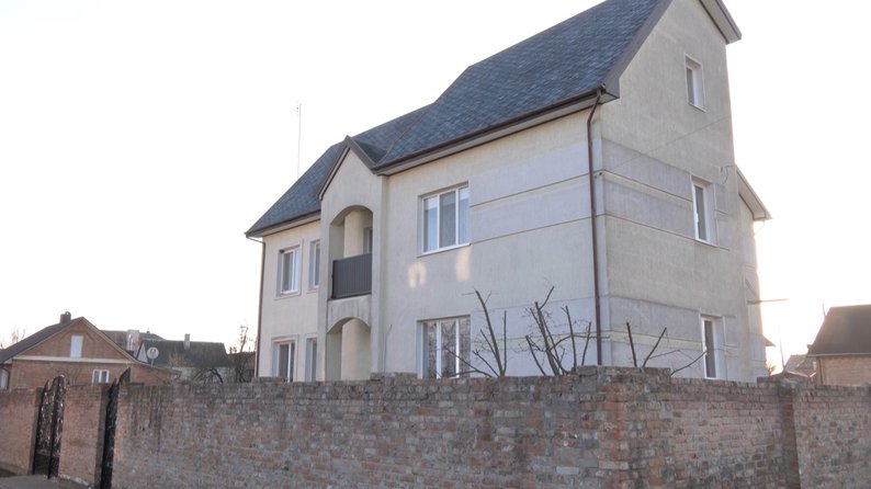 Переселенка з Харківщини стала мамою для вісьмох дітей на Волині