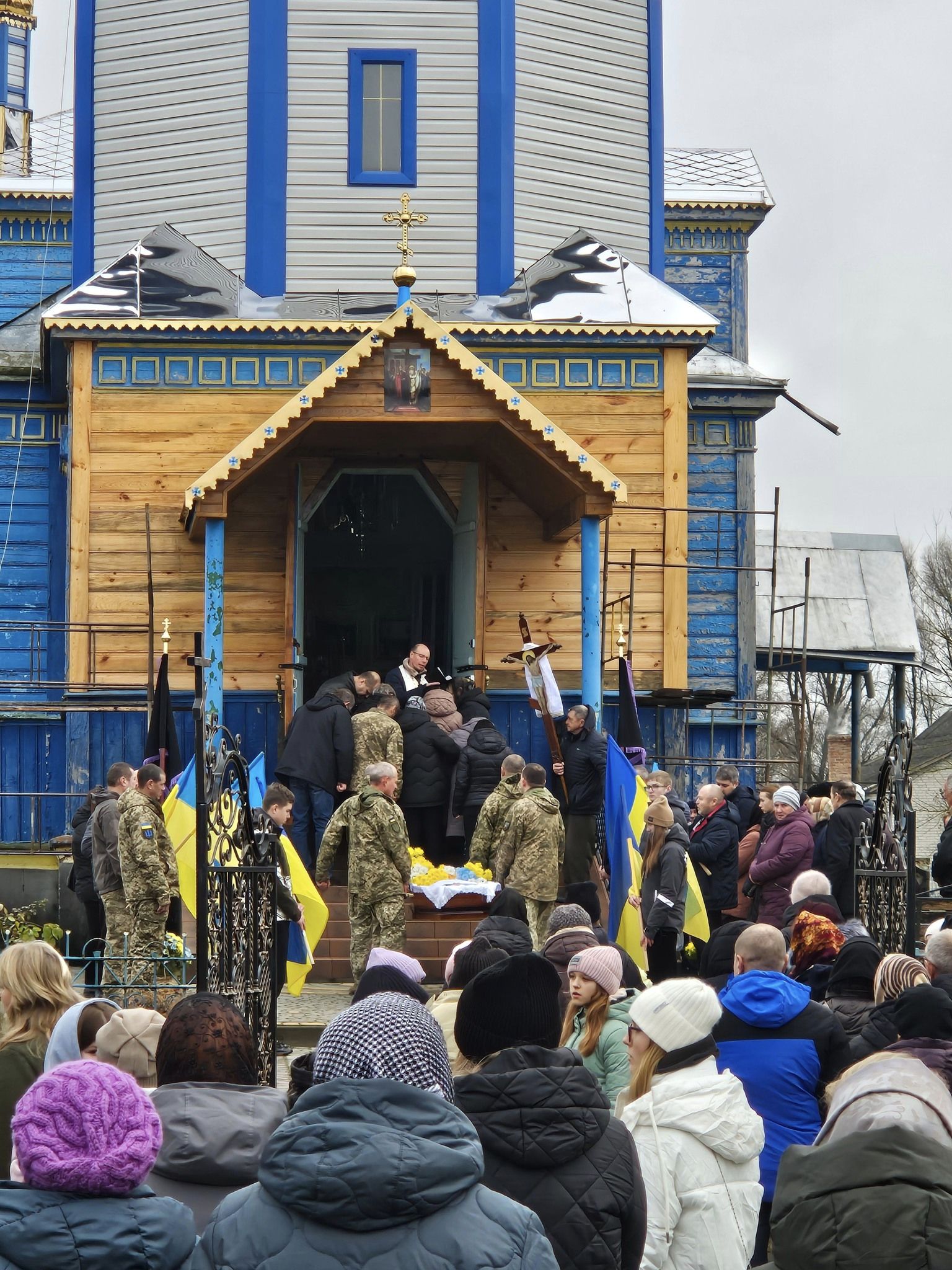 Загинув унаслідок скиду боєприпасу: на Волині попрощалися з Героєм Миколою Голодзьоном