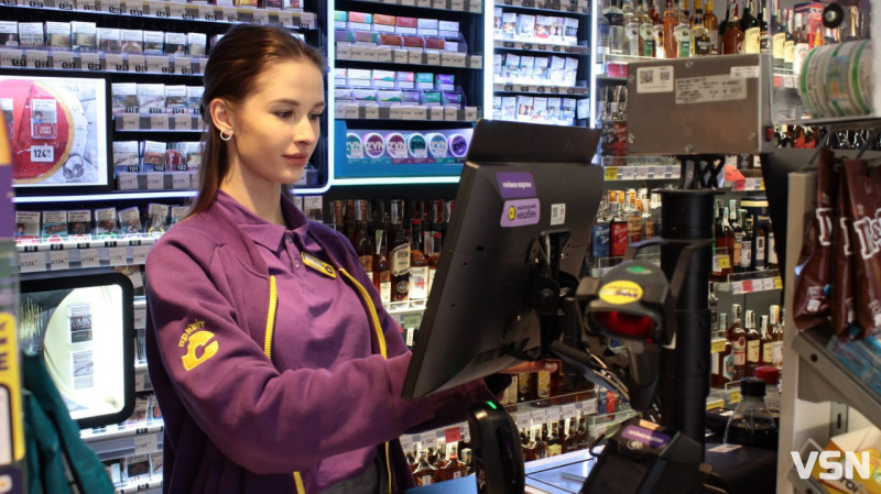 Через атаку дронів у Луцьку значно пошкоджено склади «Сімі» та «Сім23»: волинян просять підтримати мережу