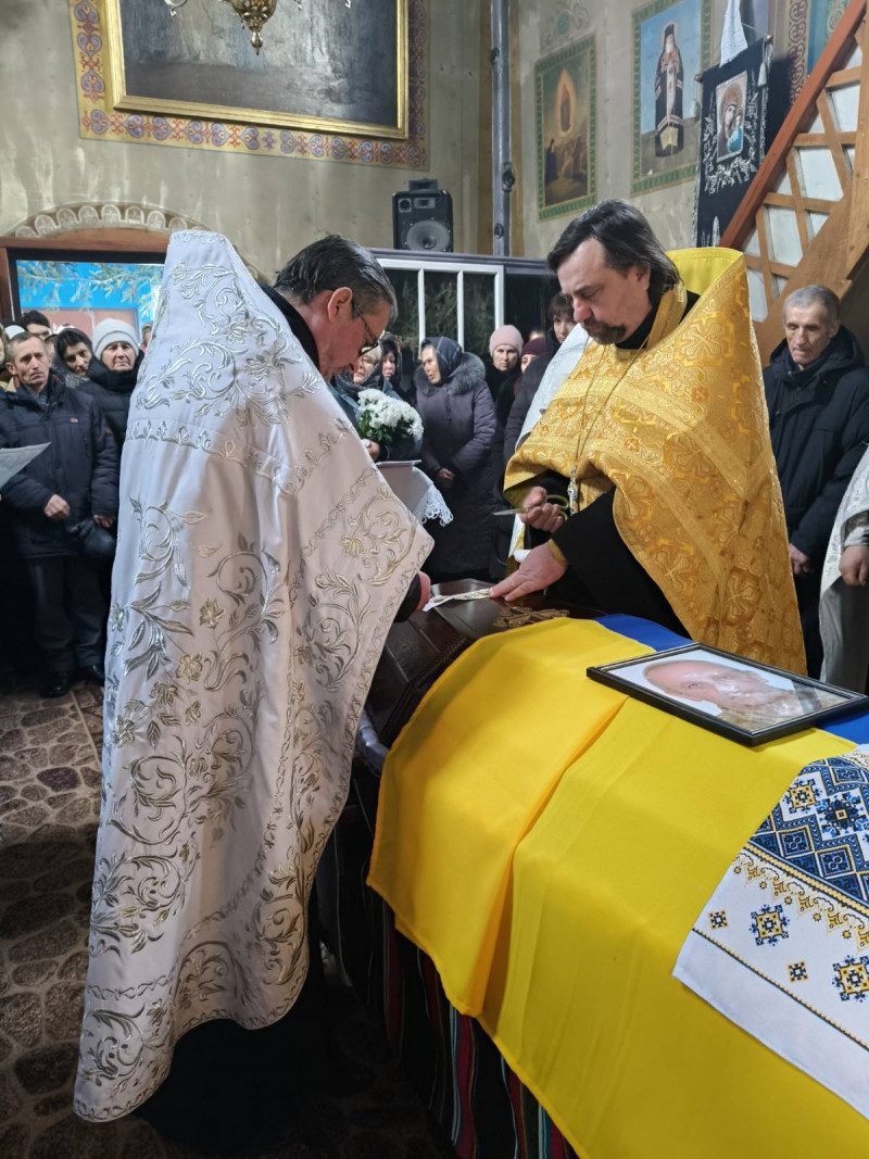 Загинув на Донеччині: на Волині провели в останню путь захисника Анатолія Савчука