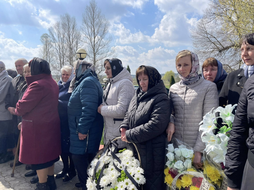 На Волині провели в останню путь священника Володимира Лапінського