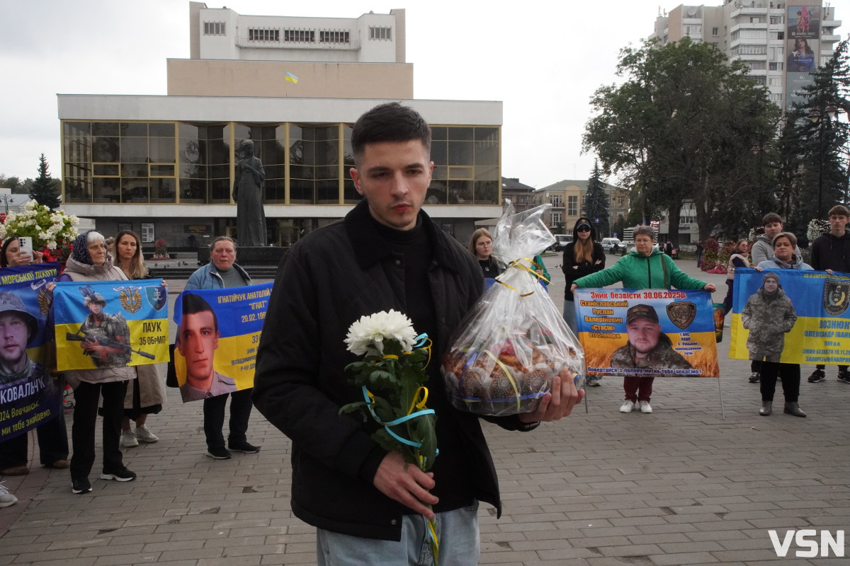 «Я зараз тут, і це моя реальність»: у Луцьку зустріли захисника Павла Літвіна після 50 місяців полону