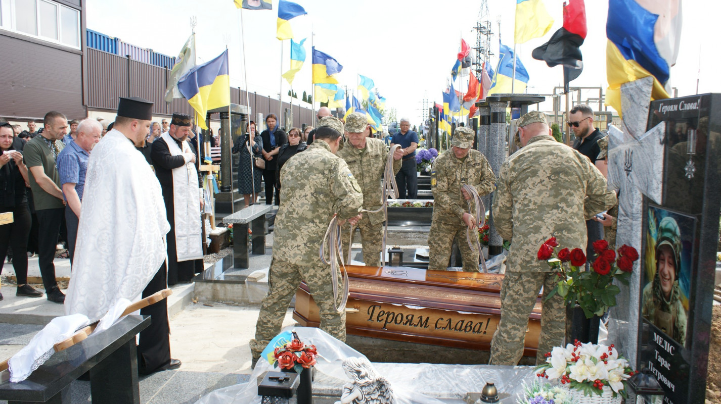 Після 789 днів очікування: на Волині провели в останню дорогу 21-річного Героя Івана Бречка