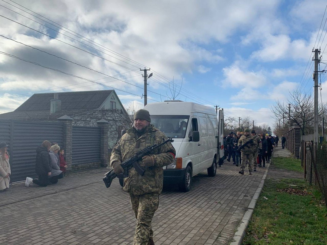 Відспівали у храмі, парафіянином якого він був: у Луцькому районі поховали командира відділення снайперів Василя Струцюка. Фото